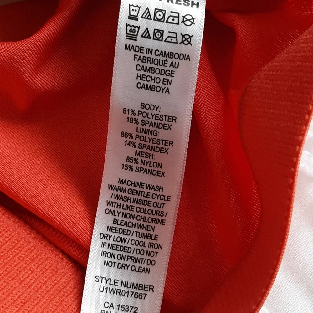 Old Navy t-shirt/tank top. Size Medium.Red - Picture 11 of 11